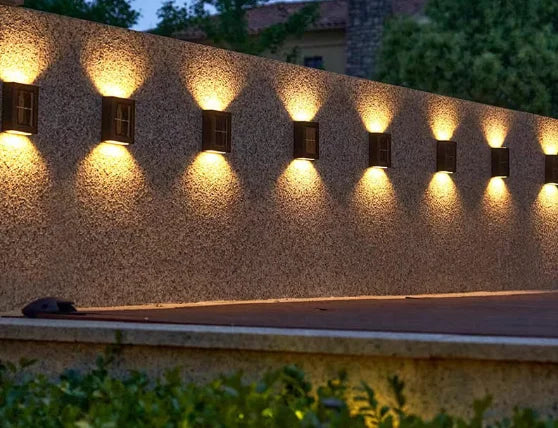Luminária Arandela Solar para Áreas Externas - 2 Focos de luz quente para parede | Sua Casa Nova 💡
